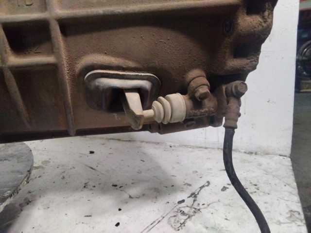 Mechaniczna skrzynia biegów w komplecie 33103G2340 NISSAN