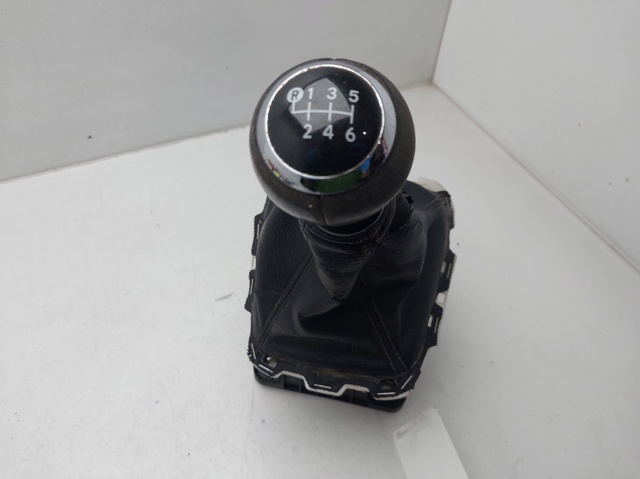 Dźwignia zmiany biegów 3353005110 TOYOTA