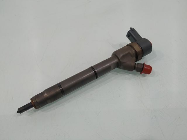 Wtryskiwacz paliwa 338002A400 HYUNDAI