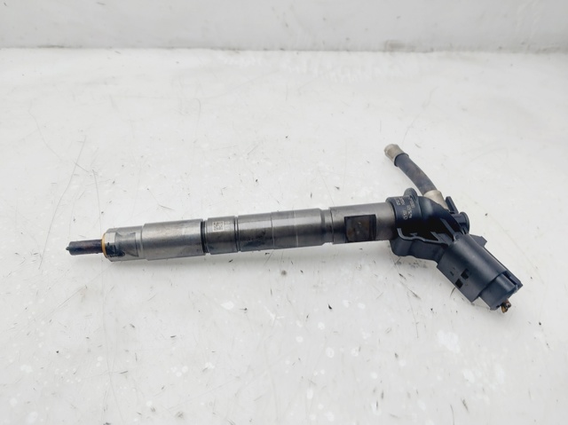 Wtryskiwacz paliwa 338002F000 HYUNDAI