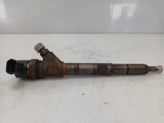 Wtryskiwacz paliwa 338004A170 HYUNDAI