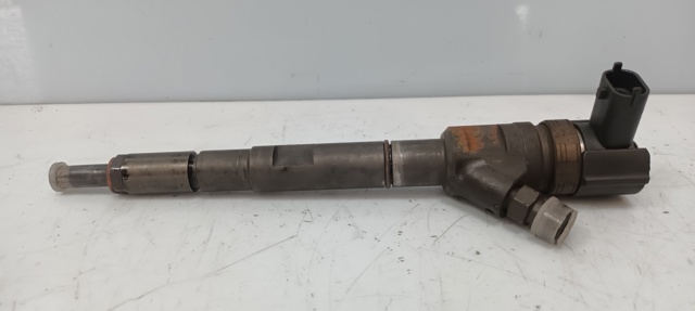 Wtryskiwacz paliwa 338004A500 HYUNDAI