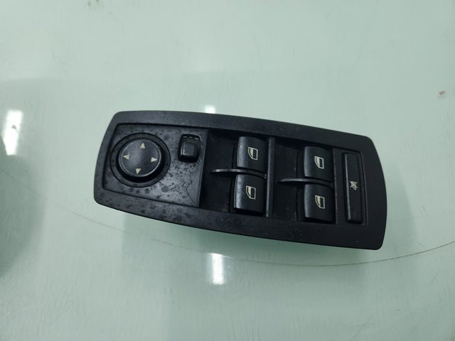 Panel przyciskowy sterowania podnośnikiem szyby przedni lewy 3414352 BMW