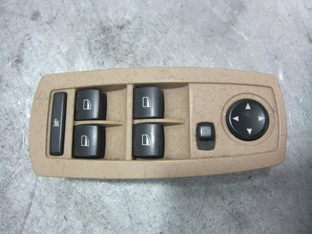Panel przyciskowy sterowania podnośnikiem szyby przedni lewy 3414352 BMW