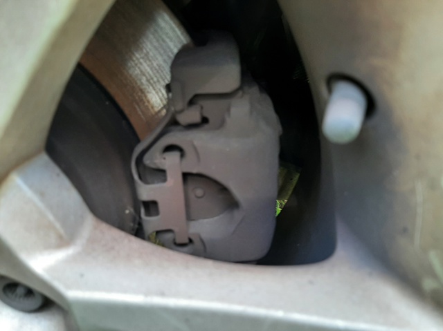 Zacisk hamulcowy tylny lewy 34216765883 BMW