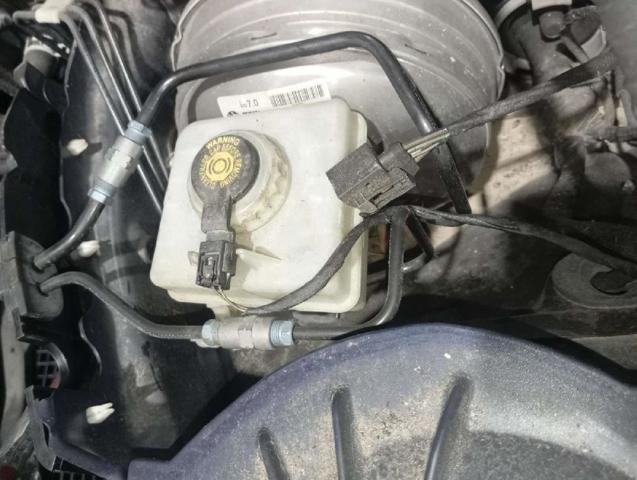 Zbiorniczek głównego cylindra hamulcowego (płynu hamulcowego) do BMW 5 E60