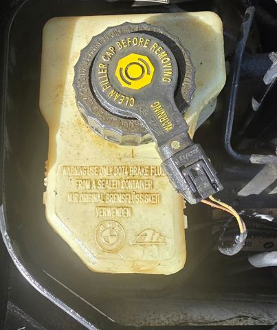 Kupić Zbiorniczek głównego cylindra hamulcowego (płynu hamulcowego) BMW 1  E81 w dobrej cenie