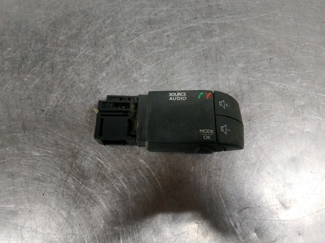 Wielofunkcyjny pilot sterowania 344422023GB RENAULT
