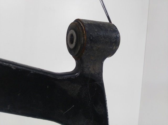 Wahacz zawieszenia przedniego dolny prawy 3521F3 PEUGEOT