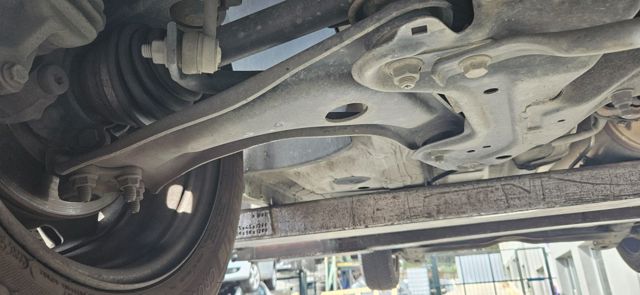 Wahacz zawieszenia przedniego dolny prawy 3521R2 PEUGEOT