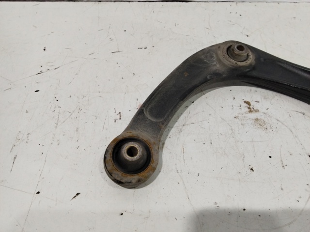 Wahacz zawieszenia przedniego dolny prawy 3521R3 PEUGEOT