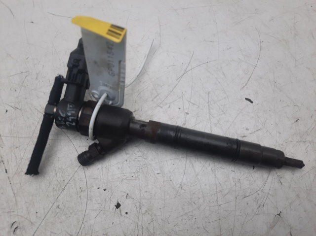 Wtryskiwacz paliwa 353102B000 HYUNDAI