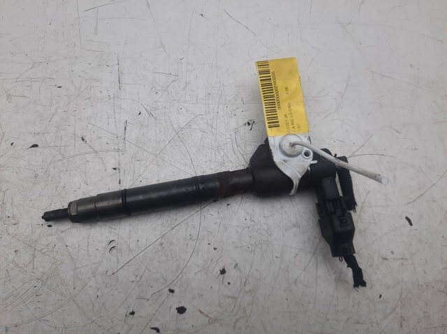 Wtryskiwacz paliwa 353102B000 HYUNDAI