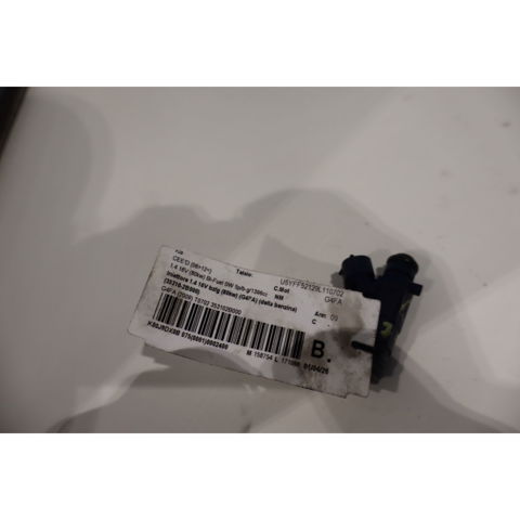 Wtryskiwacz paliwa 353102B000 HYUNDAI
