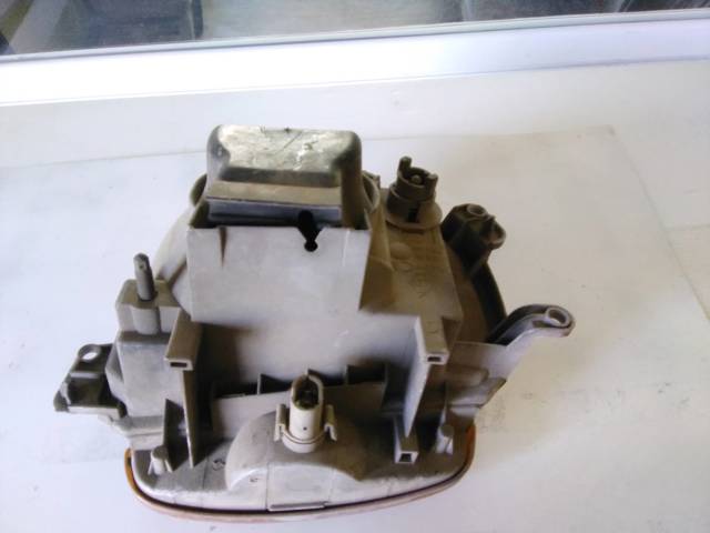 Reflektor prawy 35460748 RENAULT