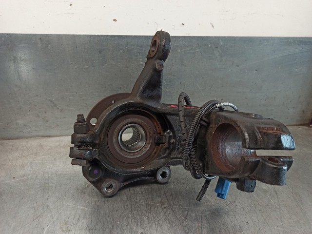 Czop (zwrotnica) przedni lewy 3557918 OPEL