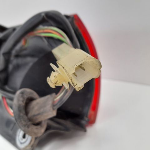 Lampa zespolona tylna lewa 3567086G00000 SUZUKI