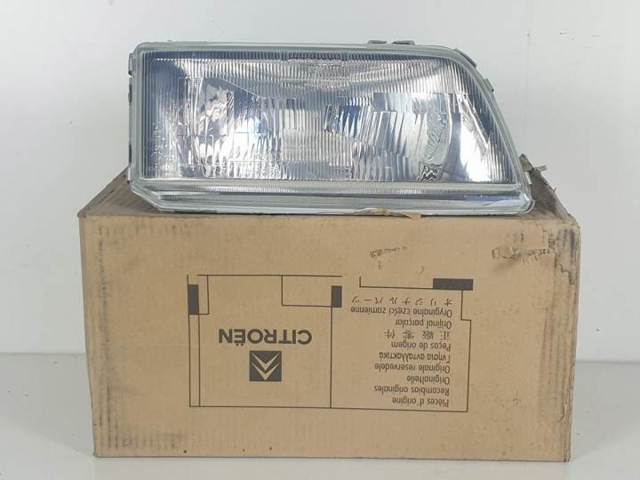 Reflektor prawy 35680748 PEUGEOT