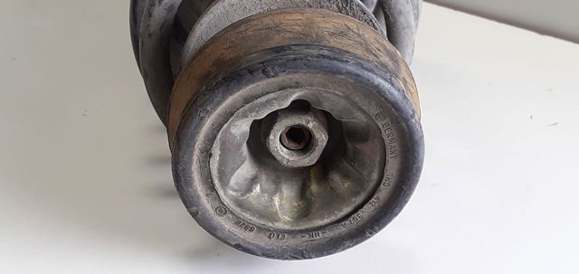 Amortyzator przedni 357413031R VAG