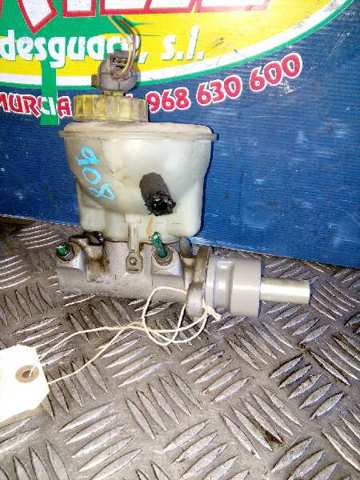 Główny cylinder hamulców 357611019B VAG