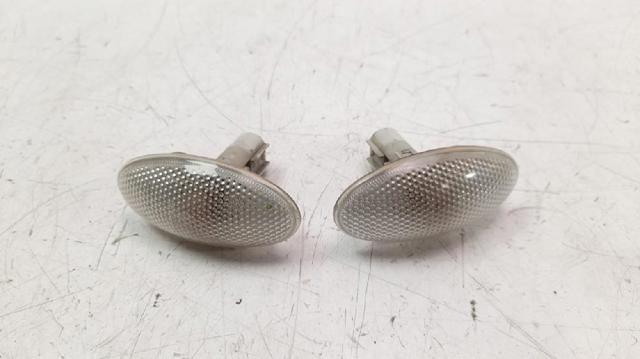 Powtarzacz kierunkowskazu na błotniku 3641063J00 SUZUKI