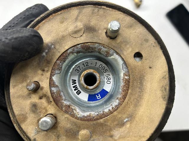 Poduszka pneumatyczna (resor pneumatyczny) mostu tylnego 37121095580 BMW