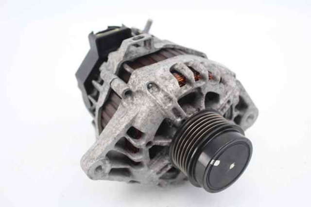 Alternator 373002B700 HYUNDAI