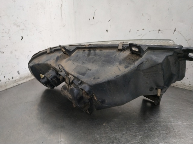 Reflektor lewy 38210748 OPEL