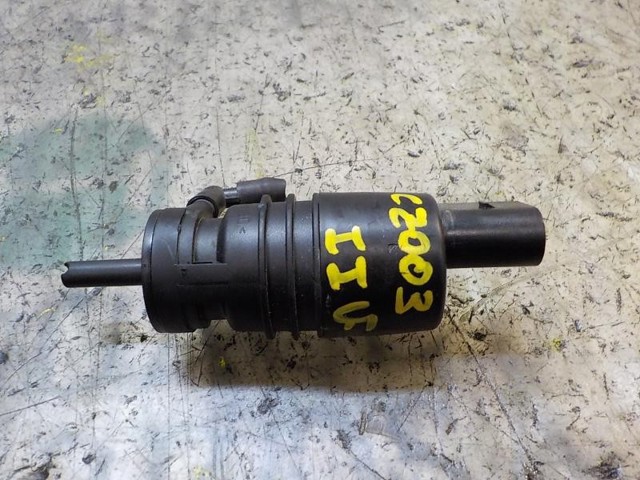Pompka spryskiwacza szyby przedniej 3841068L00 SUZUKI