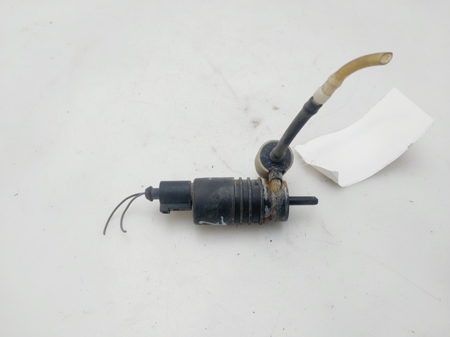 Pompka spryskiwacza szyby przedniej 3841086G00000 SUZUKI