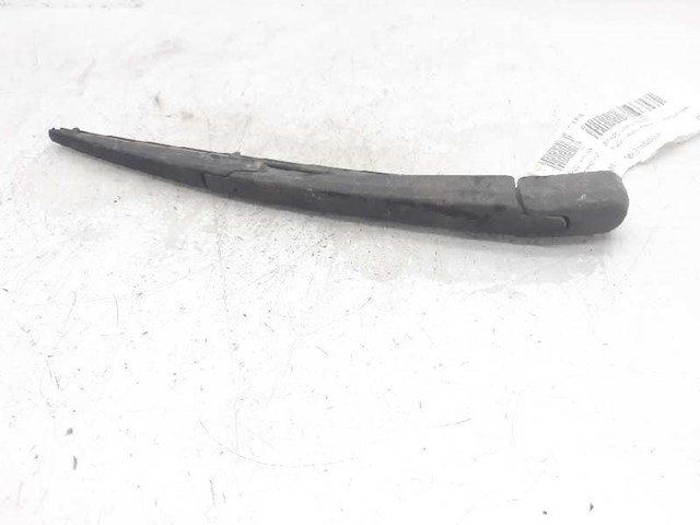 Ramię wycieraczki szyby tylnej 3882165J00000 SUZUKI