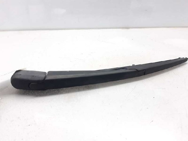 Ramię wycieraczki szyby tylnej 3882165J00000 SUZUKI