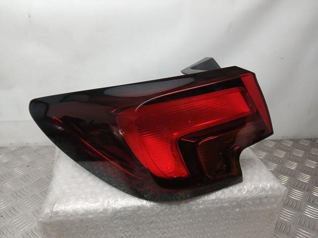 Lampa zespolona tylna lewa zewnętrzna 39015943 OPEL