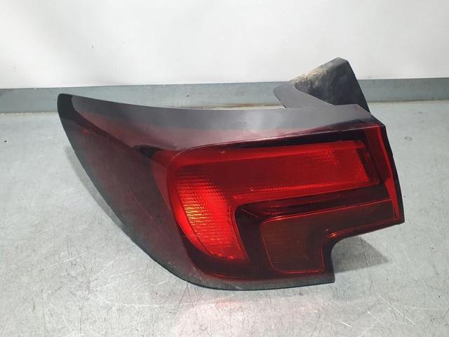 Lampa zespolona tylna lewa zewnętrzna 39015943 OPEL
