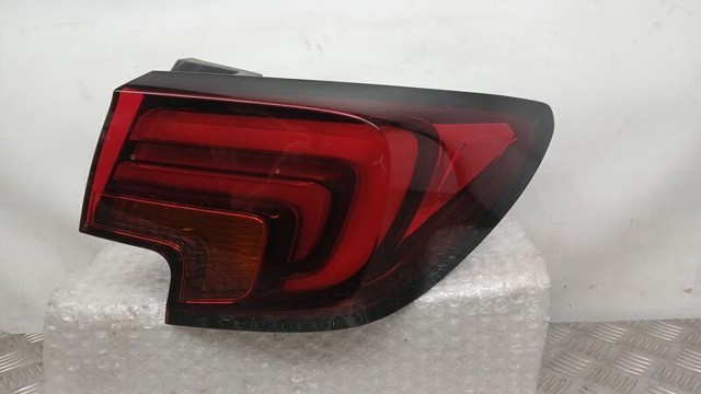 Lampa zespolona tylna prawa zewnętrzna 39015946 OPEL