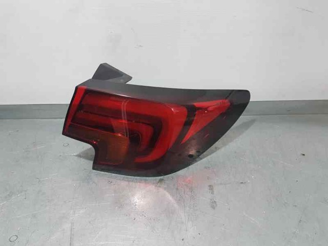 Lampa zespolona tylna prawa zewnętrzna 39015946 OPEL