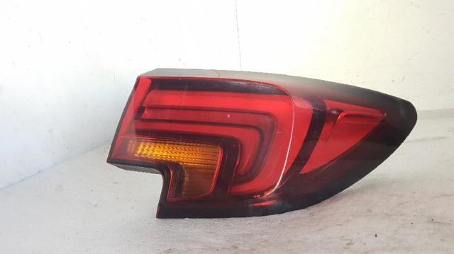Lampa zespolona tylna prawa zewnętrzna 39015946 OPEL