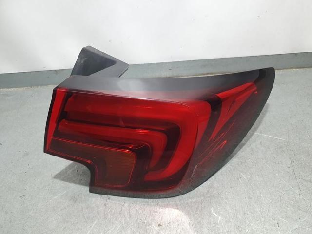 Lampa zespolona tylna prawa zewnętrzna 39015946 OPEL