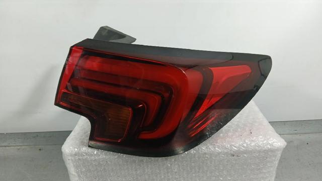 Lampa zespolona tylna prawa zewnętrzna 39015946 OPEL