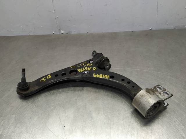 Wahacz zawieszenia przedniego dolny lewy 39021472 OPEL