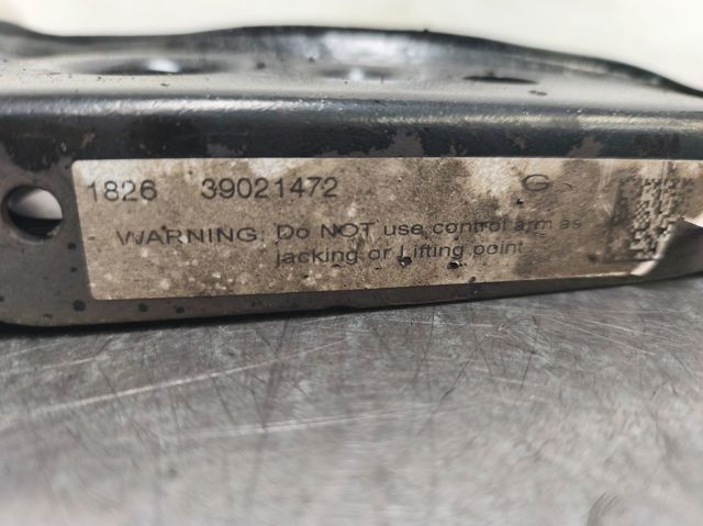 Wahacz zawieszenia przedniego dolny lewy 39021472 OPEL