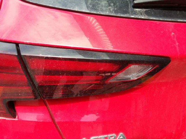 Lampa zespolona tylna lewa wewnętrzna 39032994 OPEL