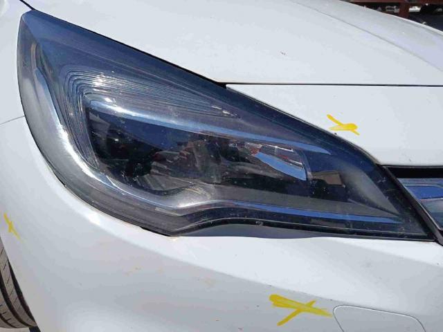 Reflektor prawy 39081893 OPEL