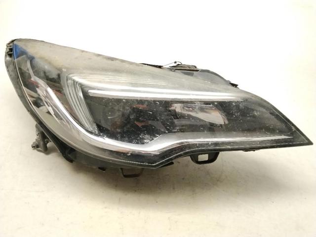 Reflektor prawy 39081893 OPEL
