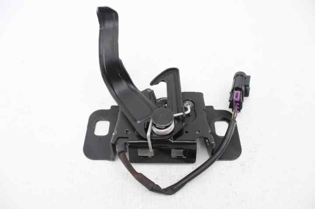Zamek maski 39088730 OPEL