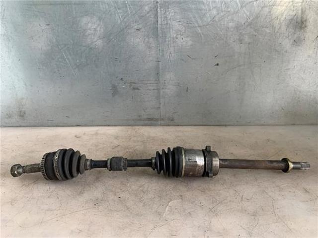 Półoś napędowa przednia prawa 391002F210 NISSAN