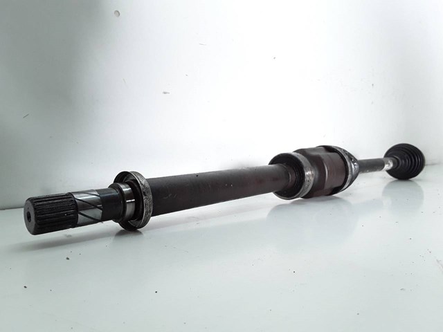 Półoś napędowa przednia prawa 391008239R RENAULT