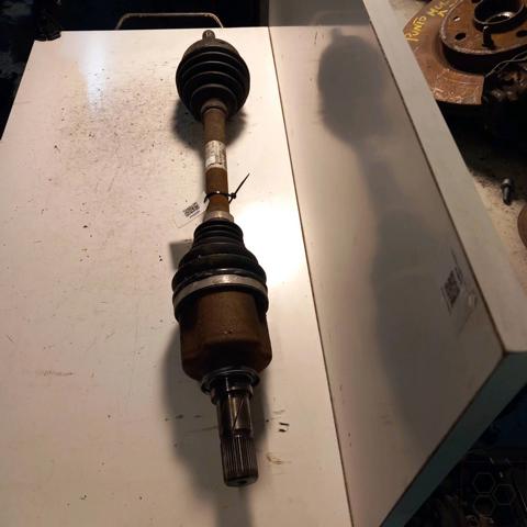 Półoś napędowa przednia lewa 391018696R RENAULT