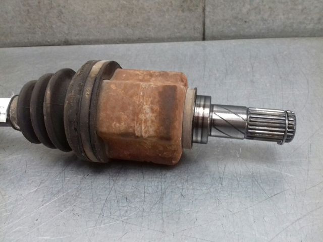 Półoś napędowa przednia lewa 39101AU310 NISSAN