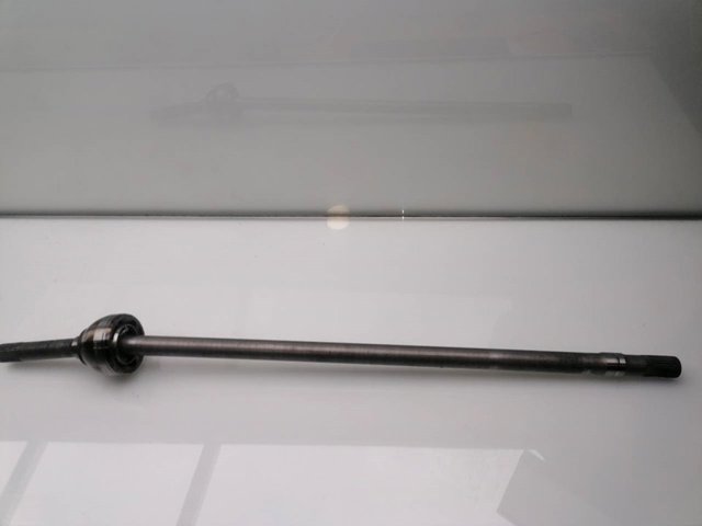 Półoś napędowa przednia lewa 39101VB001 NISSAN